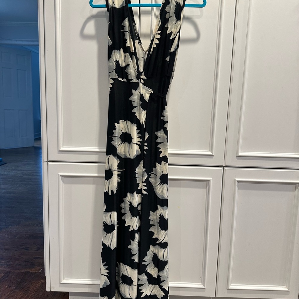 Elegant Black and White Floral Maxi Dress